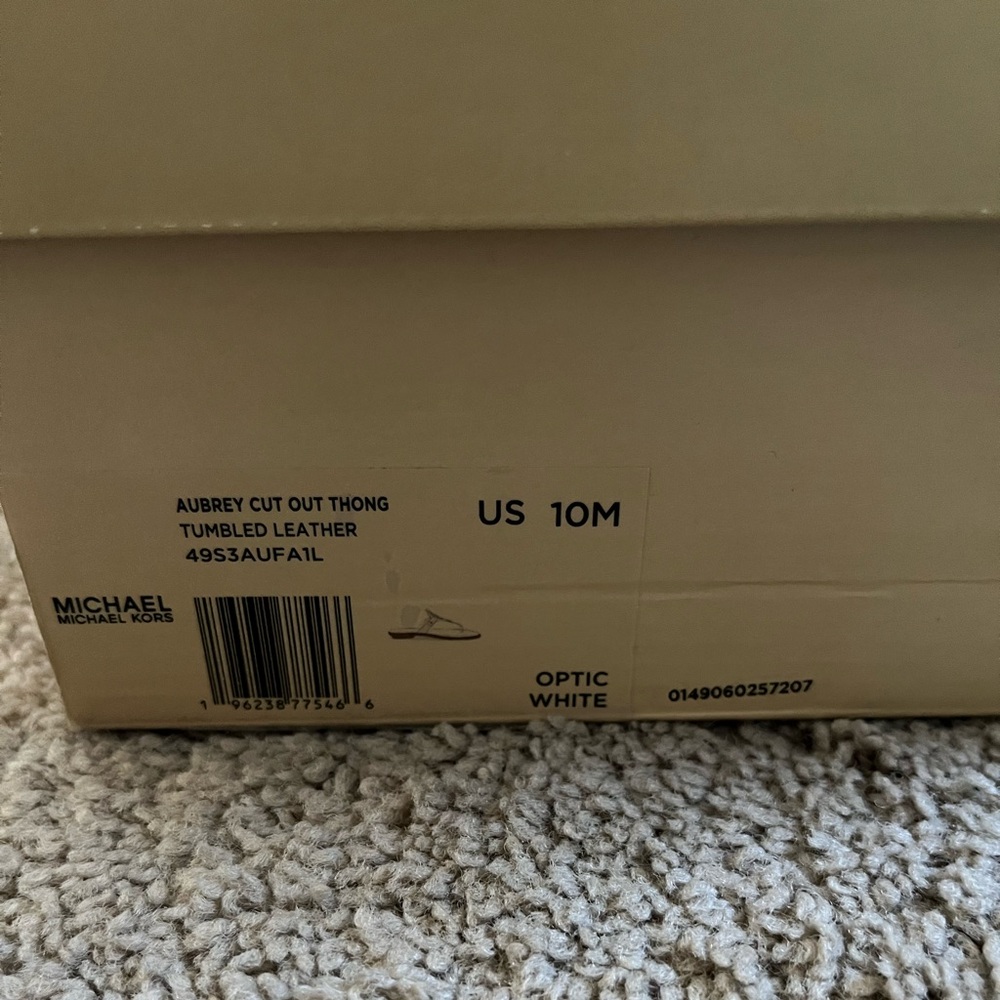 Michael Kors Aubrey Cut Out Thong Sandal size 10 - Picture 2 of 5